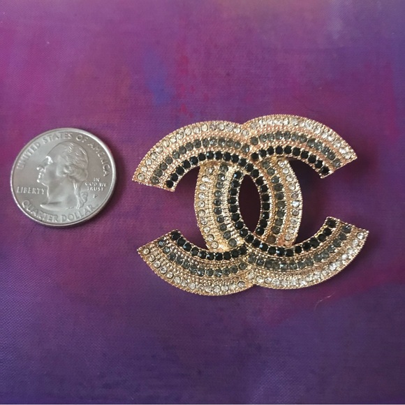 FabulouslyFitted | A Crowd Brooches Galore in Diamonds & Pearls - Picture 9 of 11